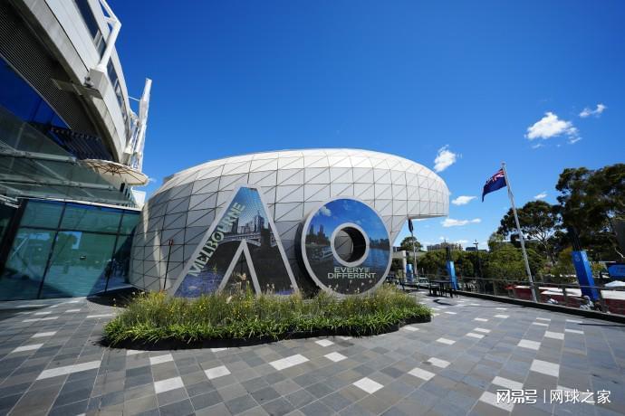 世界杯客户端-王美丽激战阿尼娃，卫冕冠军出局排名大跌，小白菜镜头上连画十字